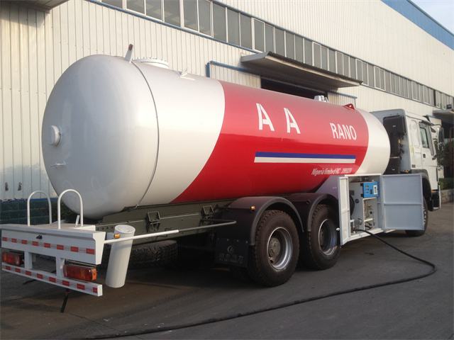 Перевозка сжиженного газа объемом 25 куб. м на грузовике HOWO